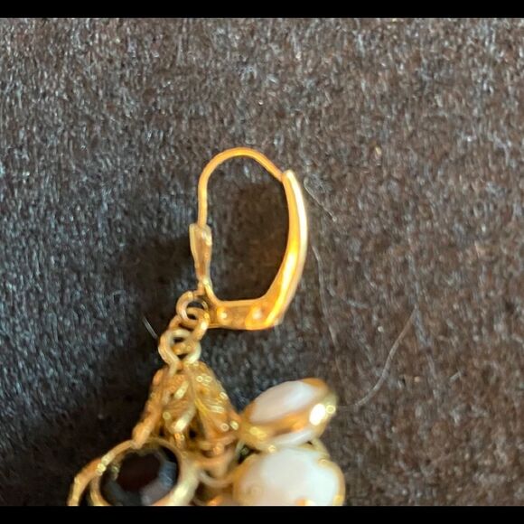 Vintage dangling black and white earrings - Picture 2 of 5